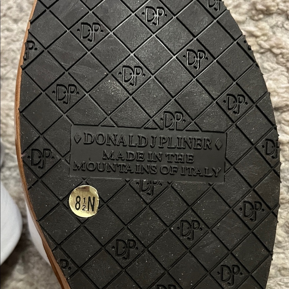 Donald J. Pliner White Leather Crisscross Slide Sandals with Brown Footbed 5.5N - Picture 4 of 5